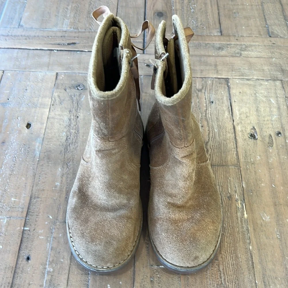 Ugg Corine chestnut suede tie back winter boots